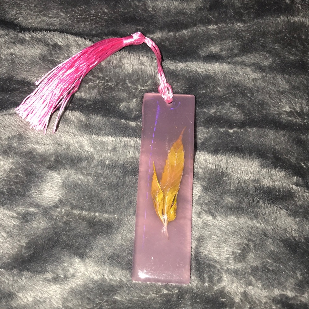 Custom epoxy bookmark with my favorite leaf 🍁 New